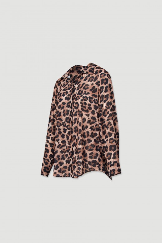 Flowy blouse with animal print