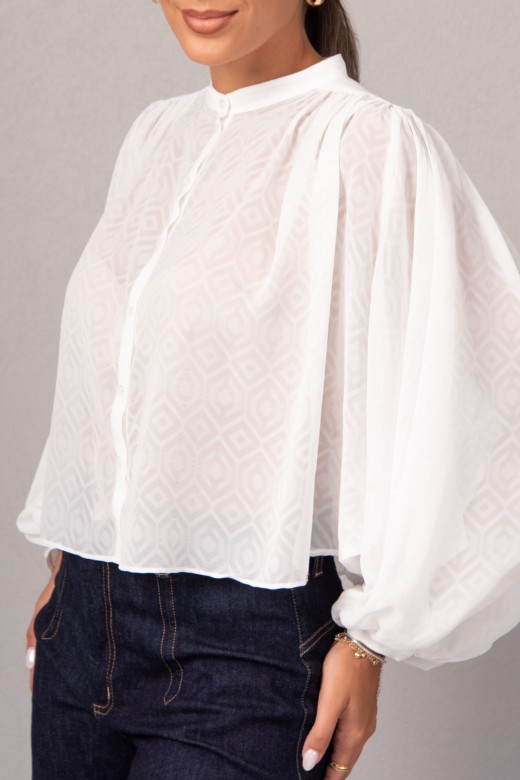 Short fluid blouse in geometric patterned fabric