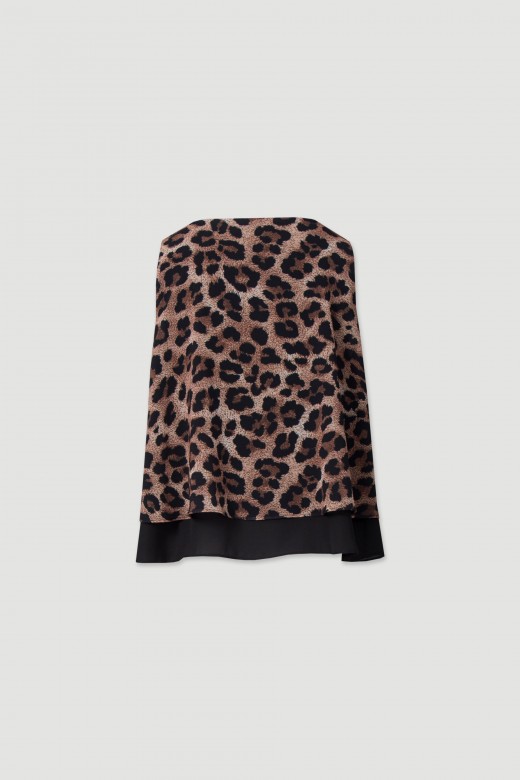 Fluid top with animal print