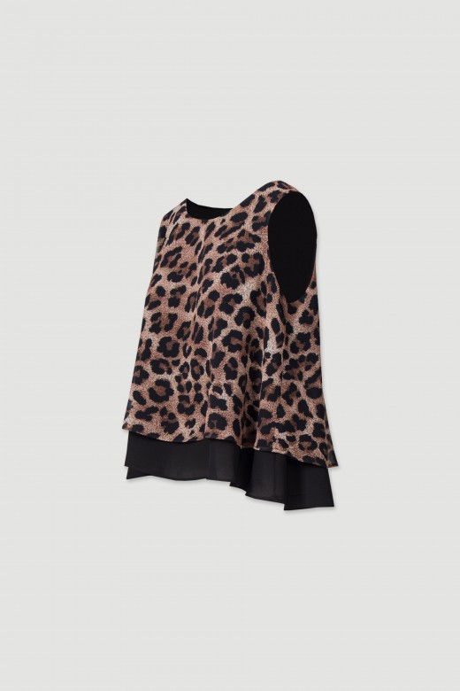 Fluid top with animal print