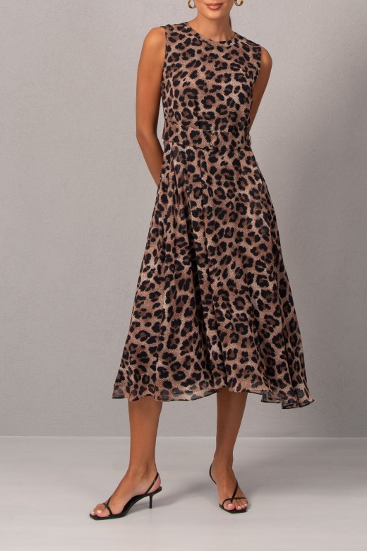 Fluid dress with printed belt