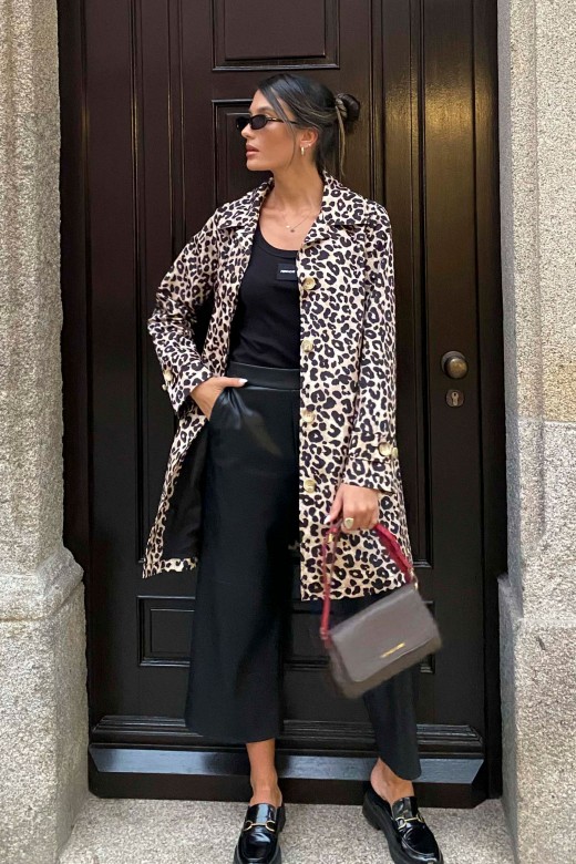 Gabardina larga con estampado animal