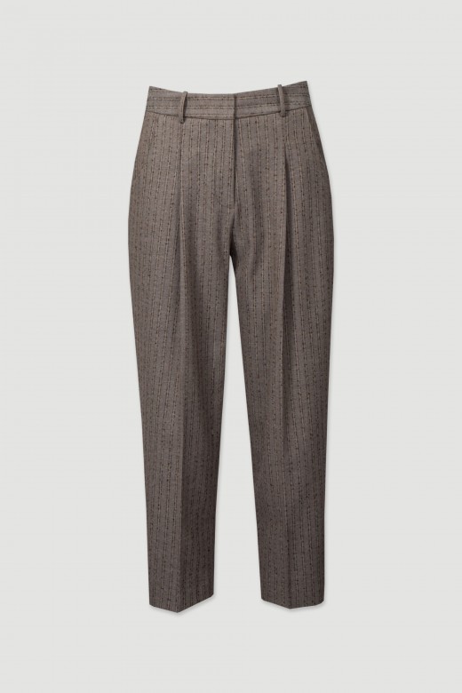 Classic pleated pants with pattern