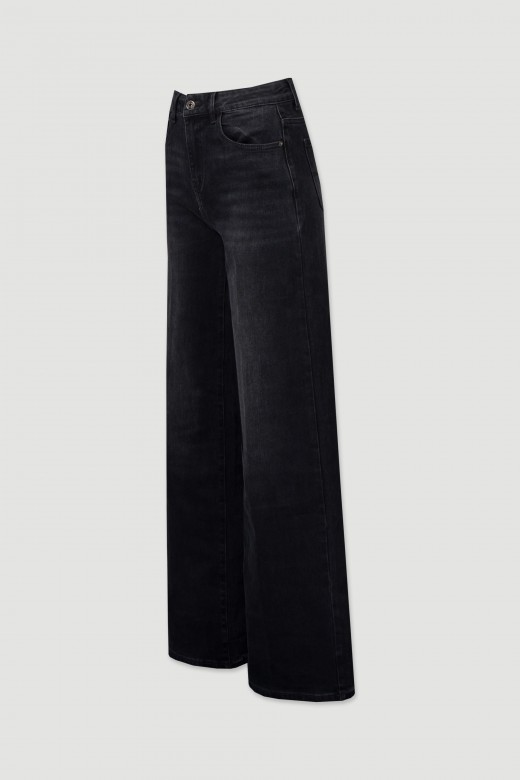 High-waisted wide-leg jeans