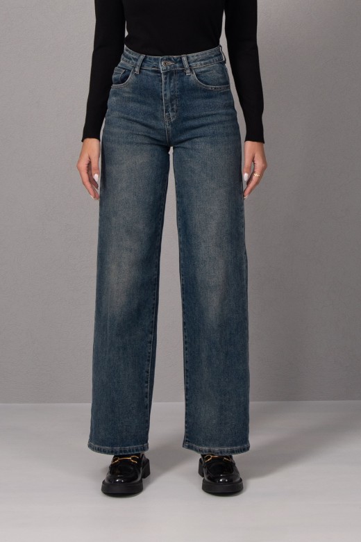 Jeans estilo straight cintura subida