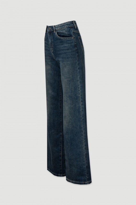 Jeans estilo straight cintura subida