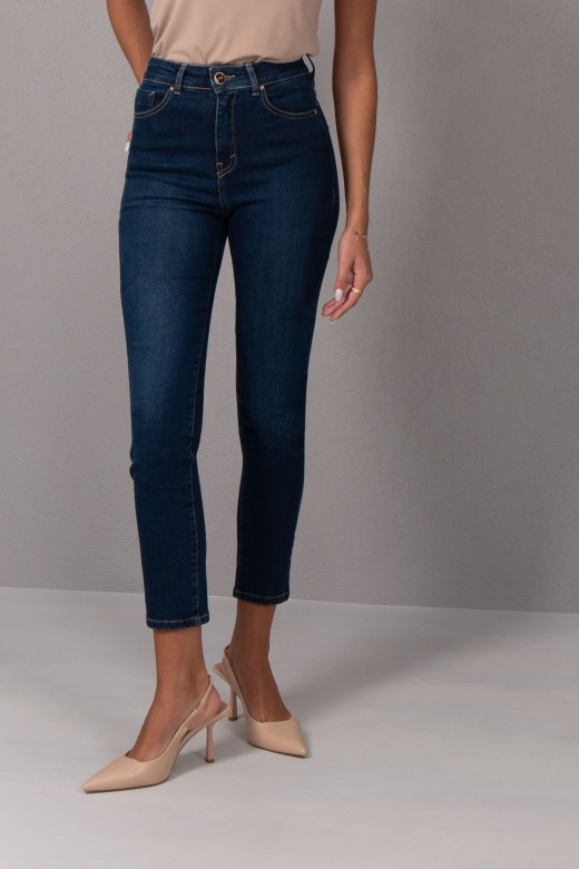 High-waisted jeans with transfer application on pocket