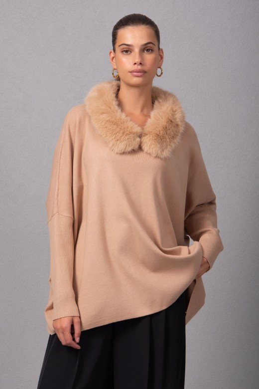 Oversized tunic with removable faux fur collar