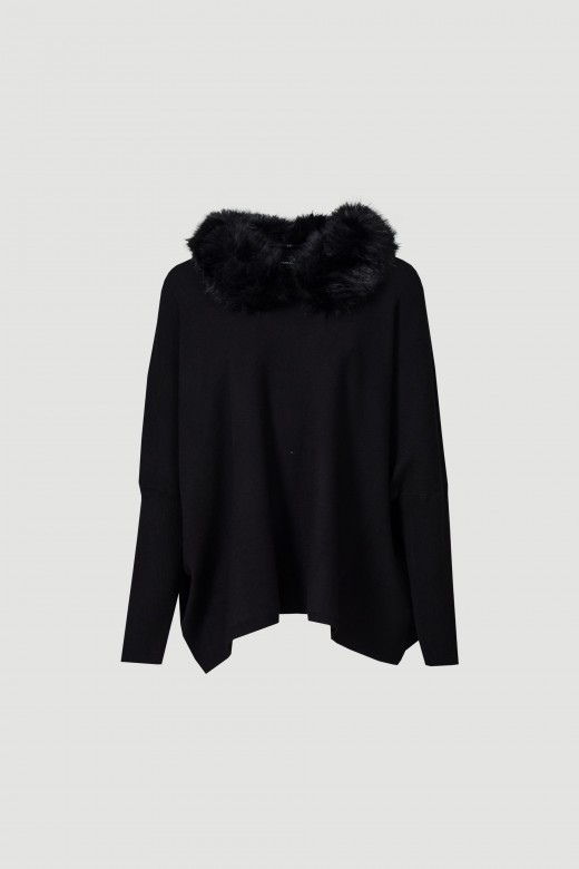 Oversized tunic with removable faux fur collar