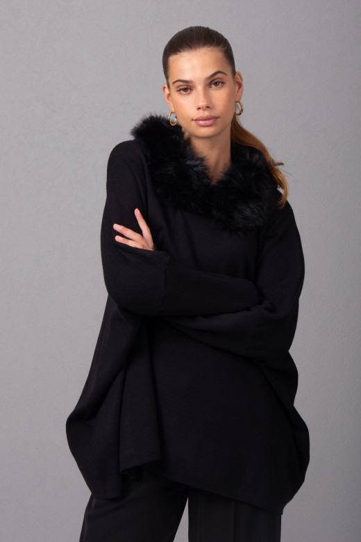 Oversized tunic with removable faux fur collar