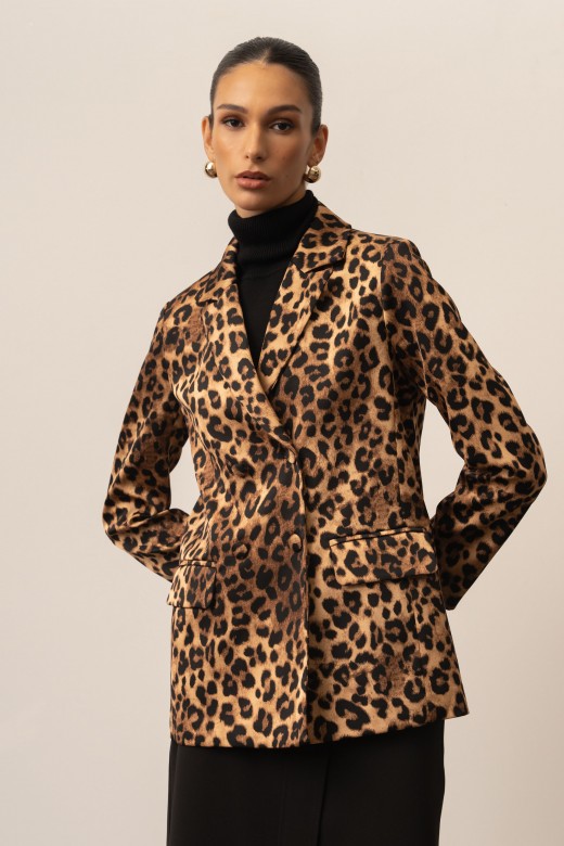 Blazer animal print com fecho em trespasse