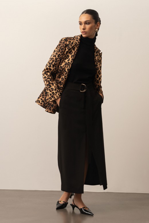 Blazer animal print com fecho em trespasse