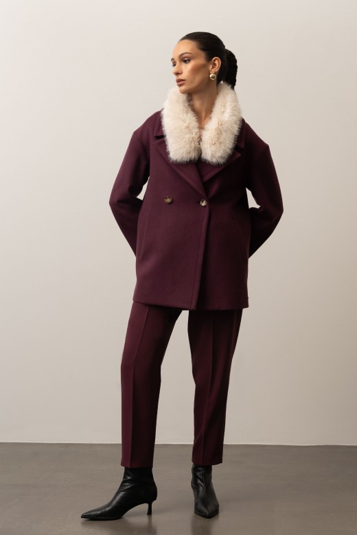 Wool coat with a double-breasted closure