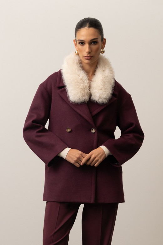 Wool coat with a double-breasted closure