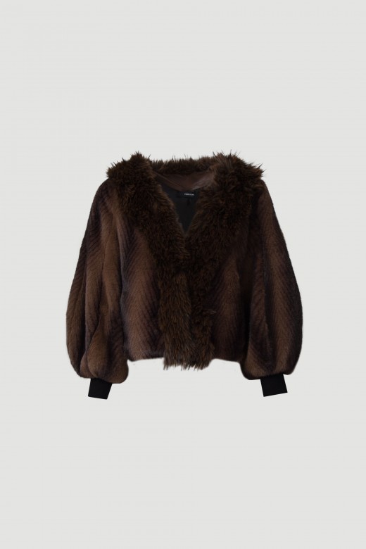 Short fur coat with puffed sleeves