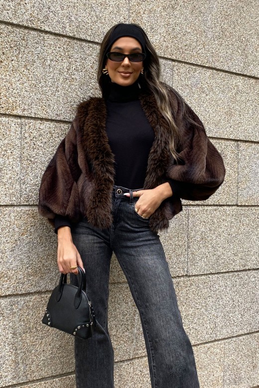 Short fur coat with puffed sleeves