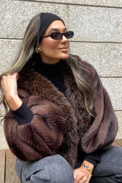 Short fur coat with puffed sleeves