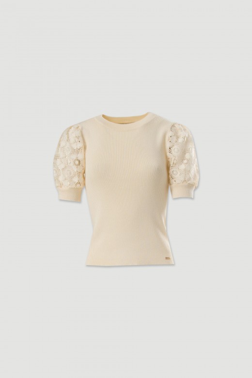 Camisola de malha com manga curta em renda