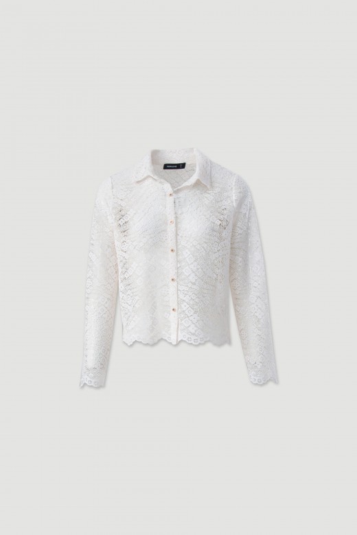 Blusa em renda com colarinho