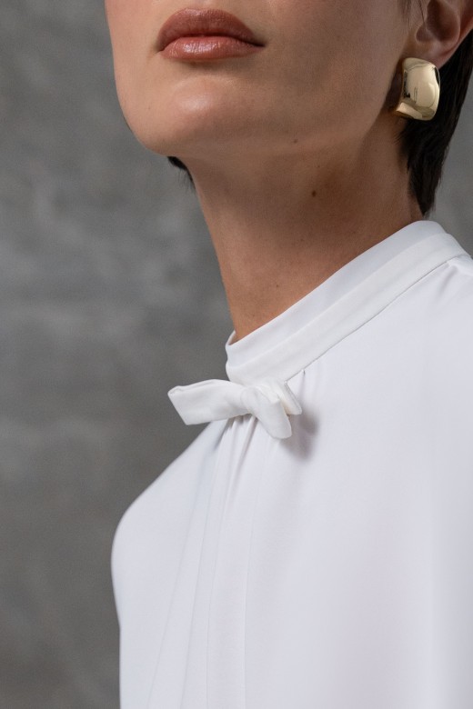 Camisola de gola subida com lao