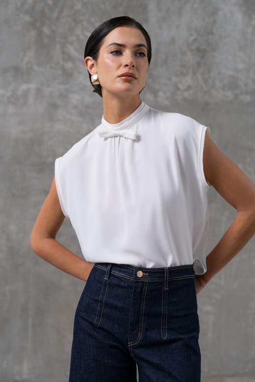 Camisola de gola subida com lao