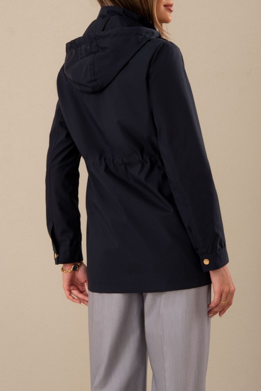Parka com capuz e cintura ajustvel