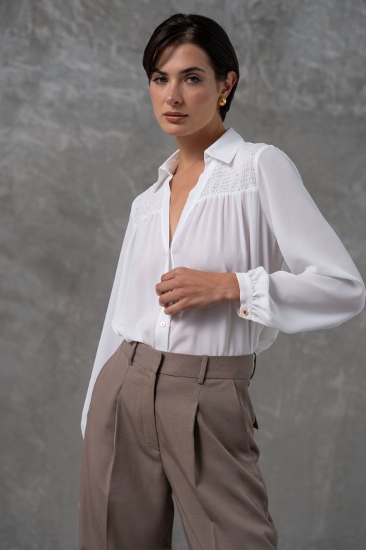 Blusa em bico com franzido