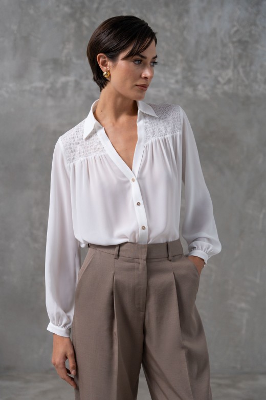Blusa em bico com franzido