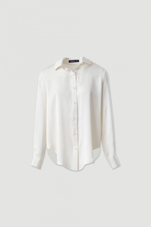 Blusa acetinada com colarinho
