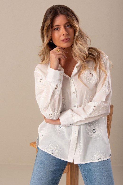 Camisa de algodo com flores bordadas