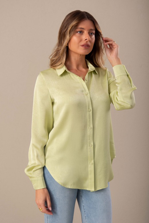 Blusa acetinada com colarinho