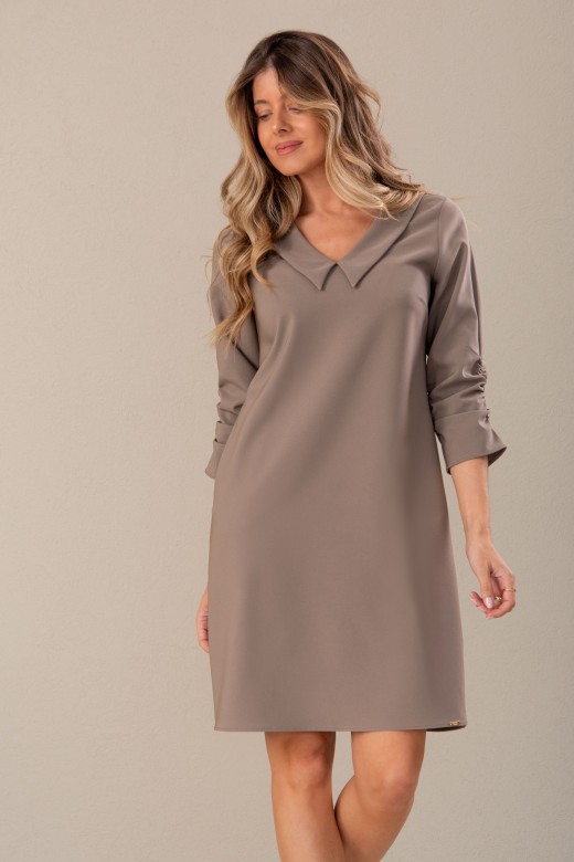 Vestido clssico com gola