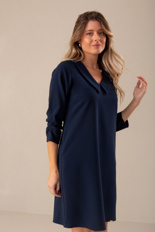Vestido clssico com gola