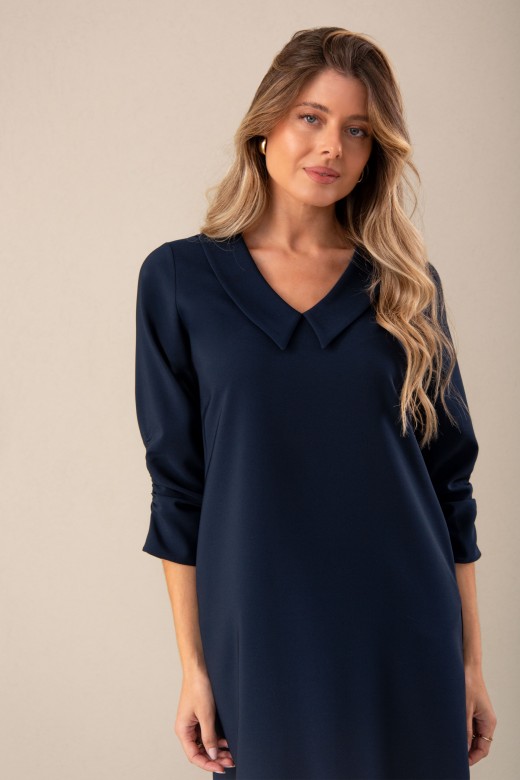 Vestido clssico com gola