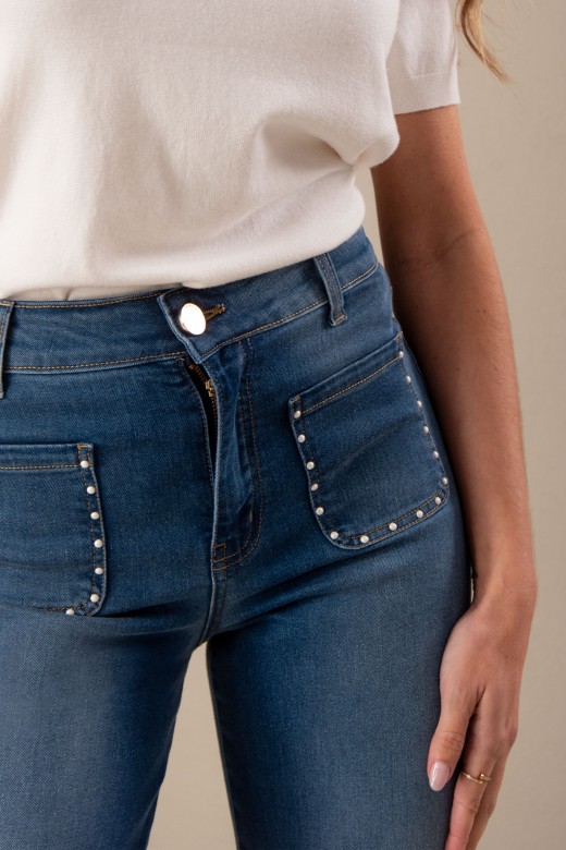 Jeans wide leg com transfers no bolso