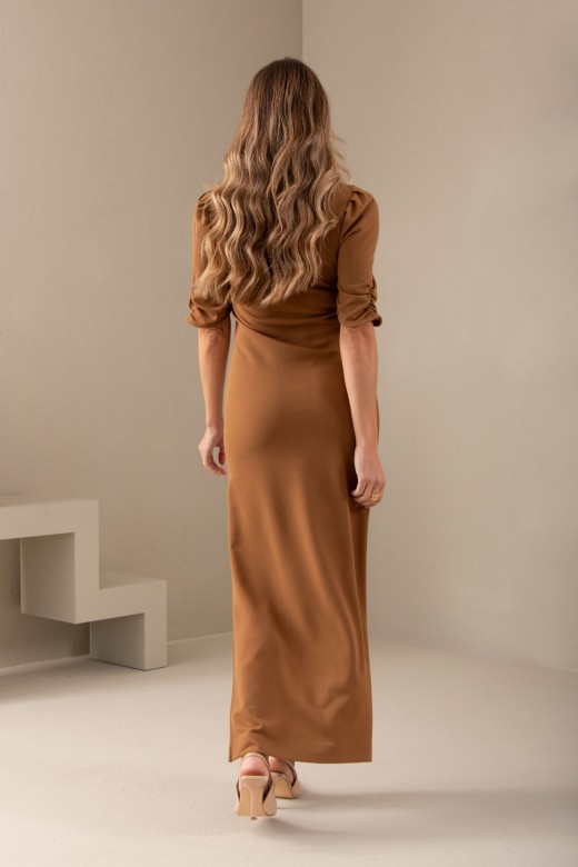 Vestido comprido com franzido na manga