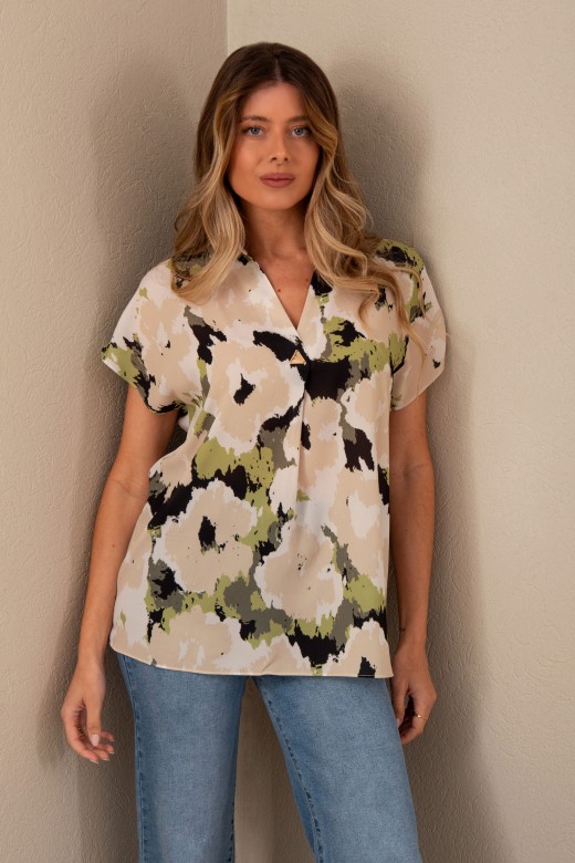 Blusa estampada fluda com chapa metlica