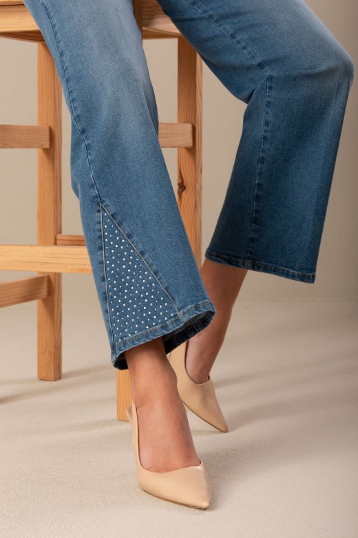 Jeans straight com aplicao brilhante