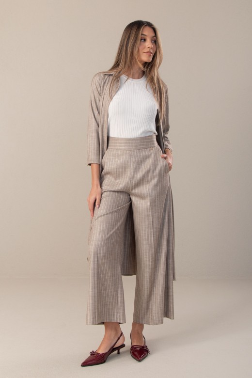 Vestido midi com detalhe de linha