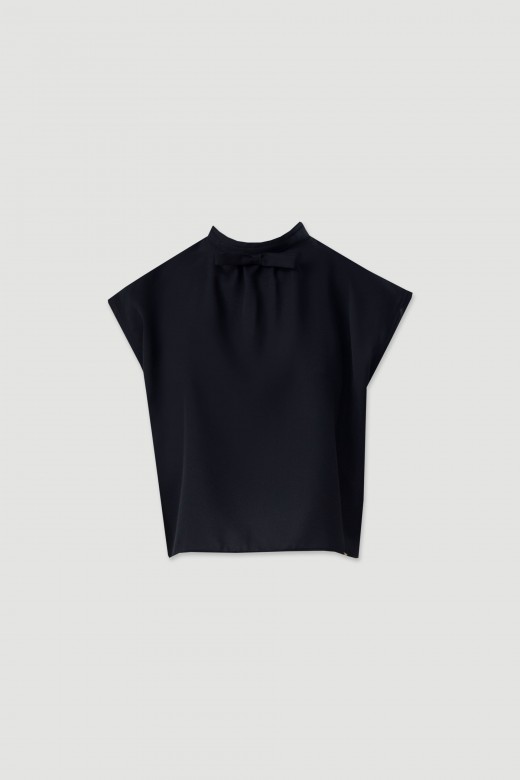Camisola de gola subida com lao