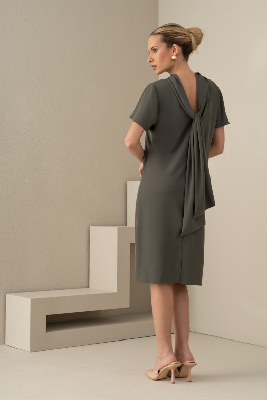 Flowy dress with a bow at the back