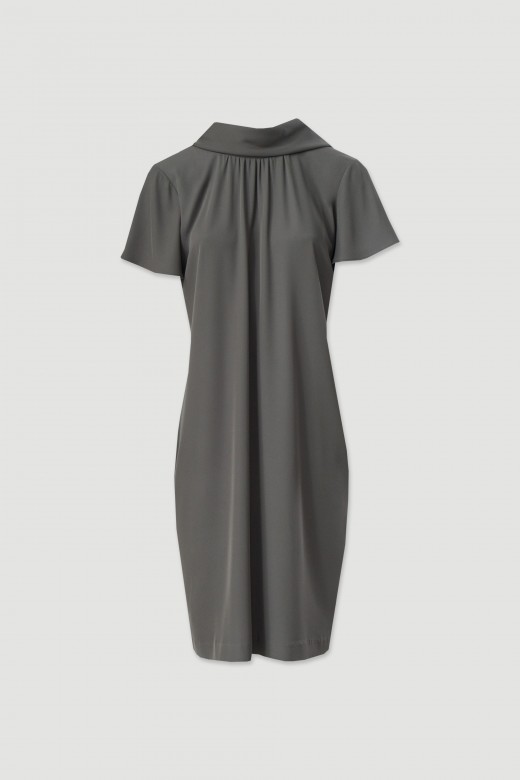 Vestido fludo com lao na costa
