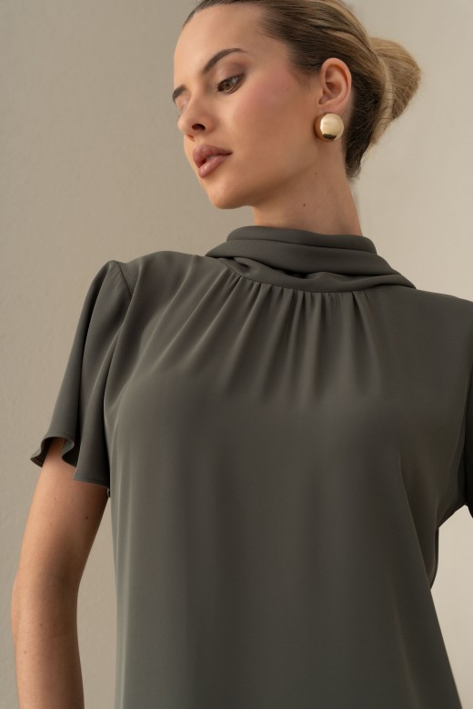 Vestido fludo com lao na costa
