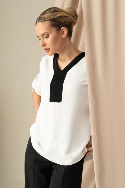 Fluid tunic with zip neckline