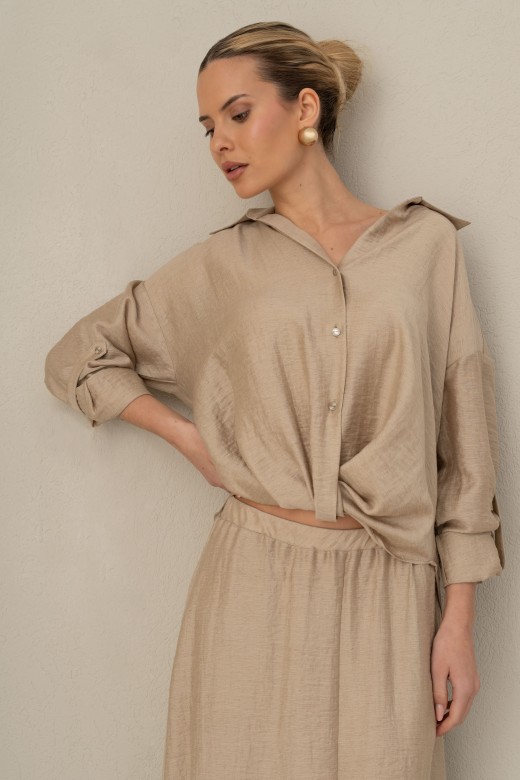 Blusa curta fluida com detalhe de n