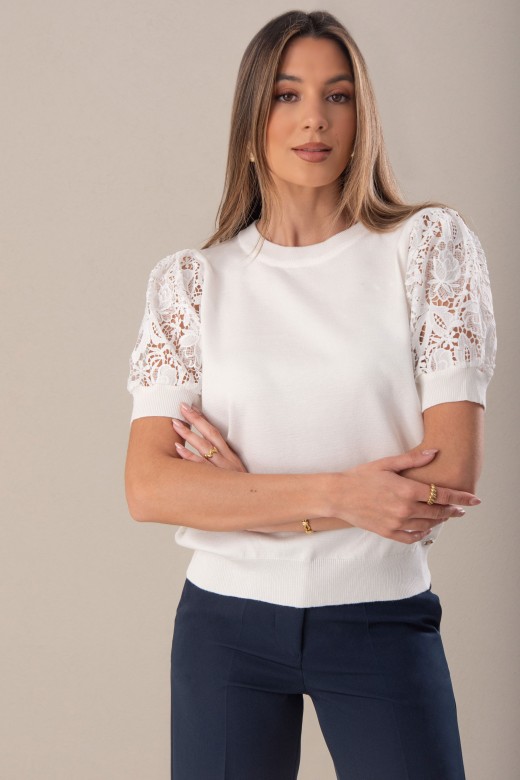 Camisola de malha com manga curta rendada