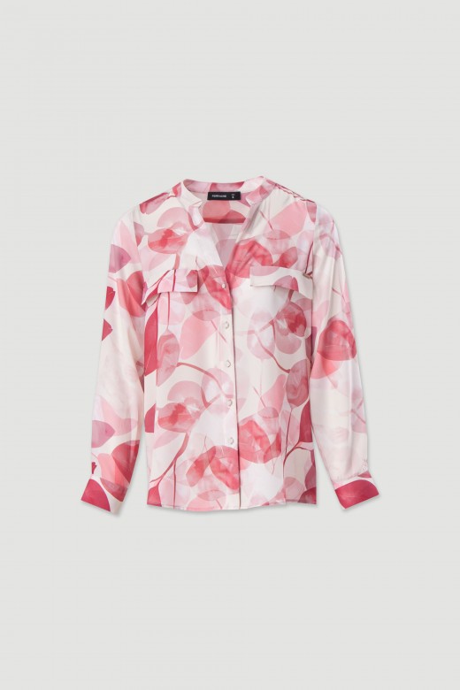 Blusa estampada com pormenor de bolsos