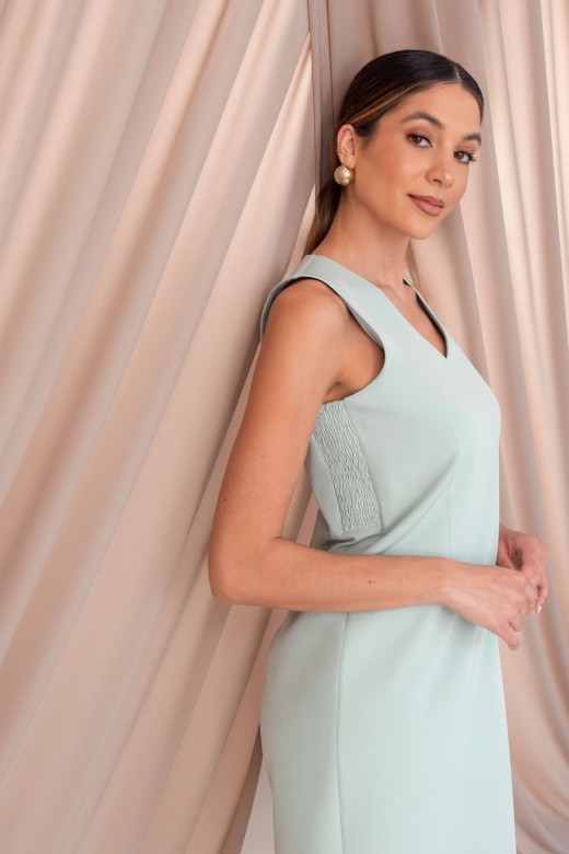Robe courte avec dcollet en v