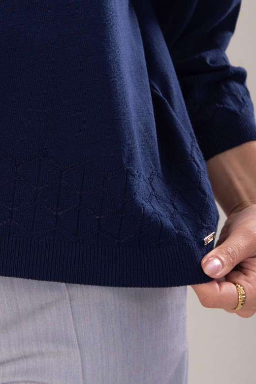 Camisola de malha fluida com detalhe perfurado