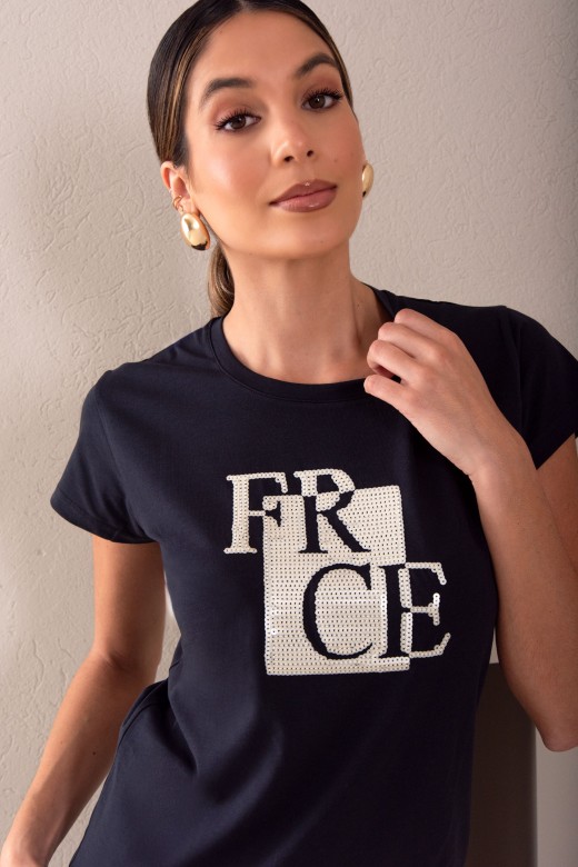 T-shirt bsica com trabalhado em lantejoulas